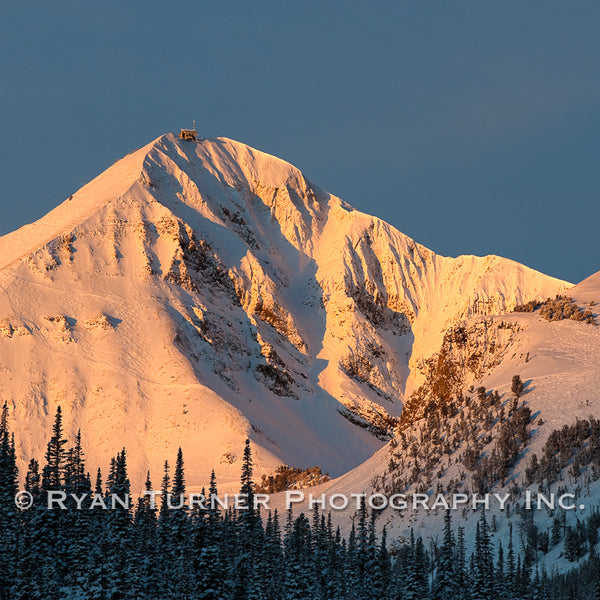 Lone mountain  静寂な山 Alpenglow on the Mountain – Ryan Turner Photography
